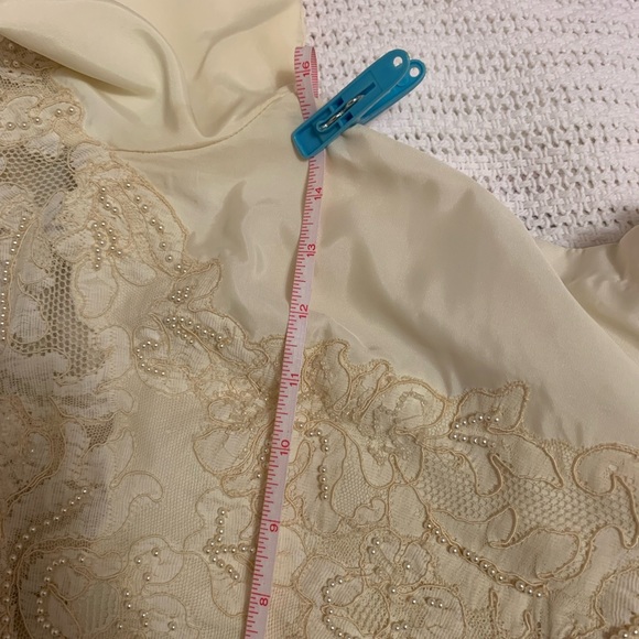 Vintage 1960's Wedding Gown - Picture 13 of 16